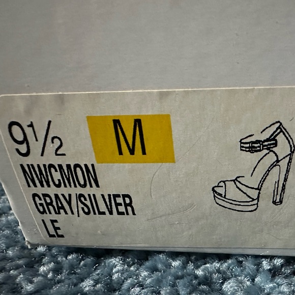 Nine West Cmon Platform Peep Toe heels in size 9 1/2 M - Picture 14 of 14